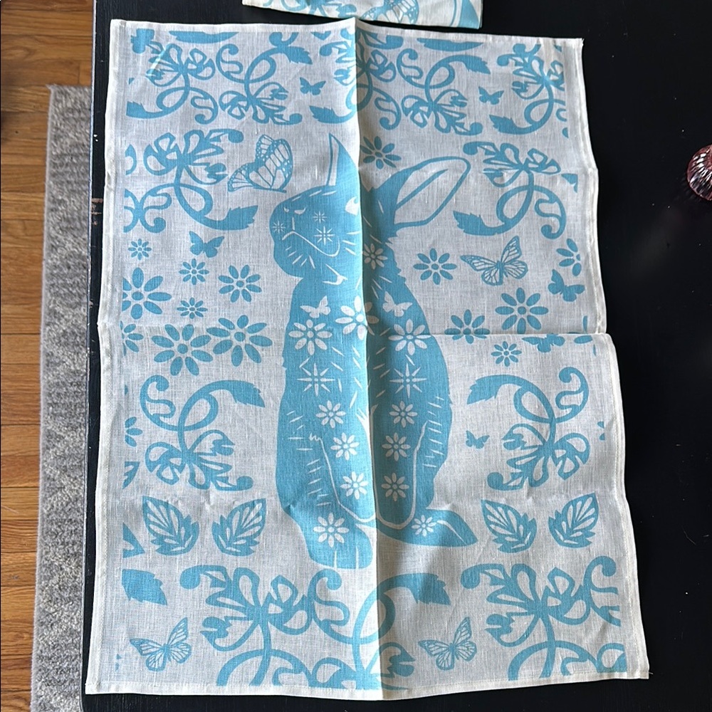 NWOT Sur La Table blue and white Rabbit Print runners